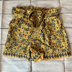 NWOT Women's Max Studio Shorts